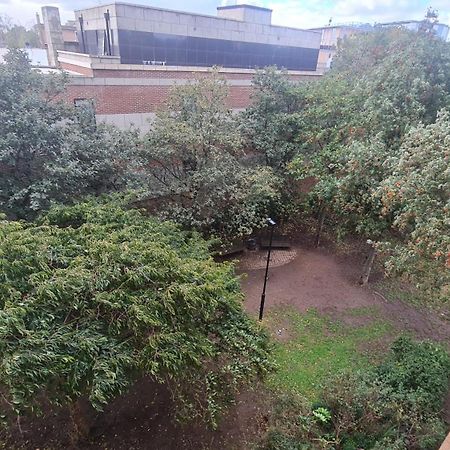 Cheap Kensington Apartment Central Лондон Екстериор снимка