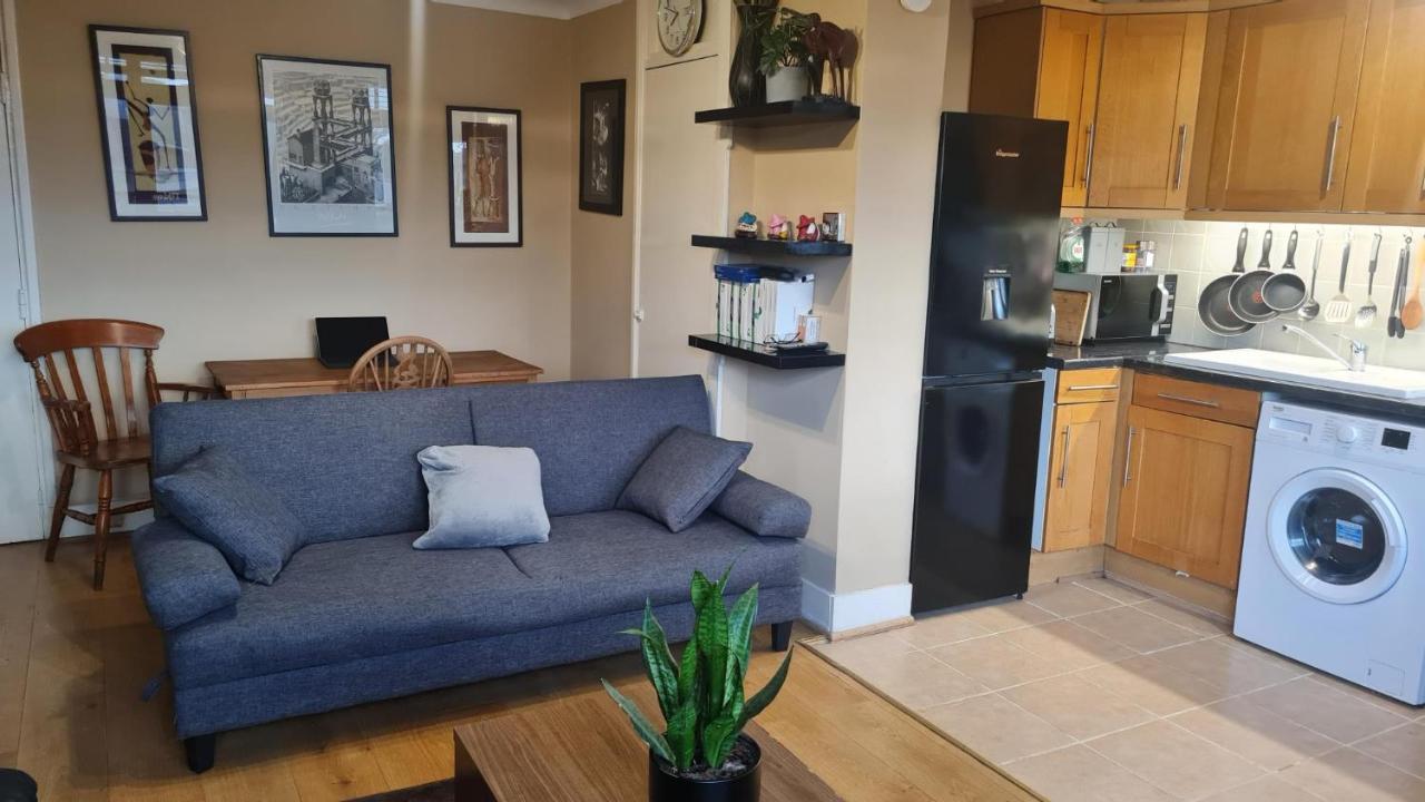 Cheap Kensington Apartment Central Лондон Екстериор снимка