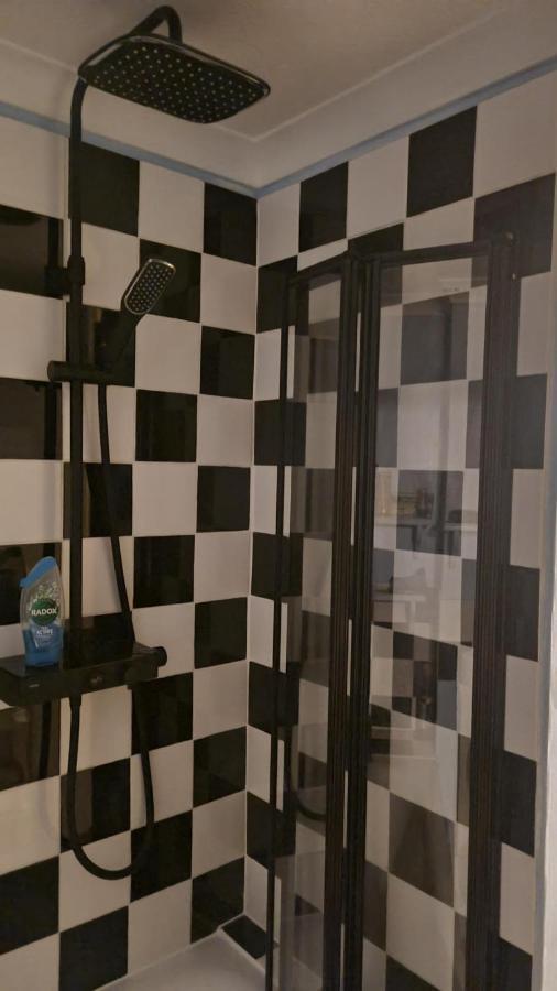 Cheap Kensington Apartment Central Лондон Екстериор снимка