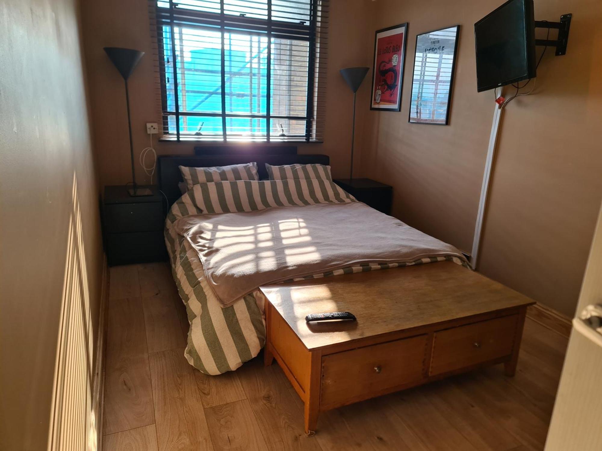 Cheap Kensington Apartment Central Лондон Екстериор снимка