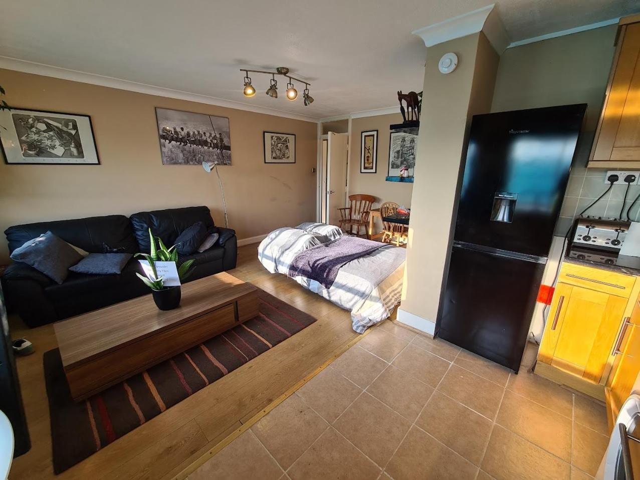 Cheap Kensington Apartment Central Лондон Екстериор снимка